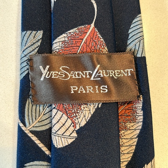Vintage YVES SAINT LAURENT tie - Picture 4 of 6